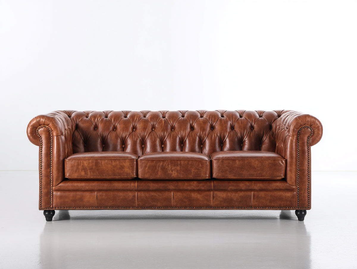 Divani a 3 posti - similpelle-legno-metallo - 224x93x79 cm - marrone cognac - stile Chesterfield classico